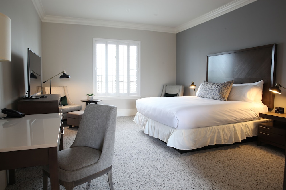 Room, 1 King Bed (Courtyard) - Photo 9
