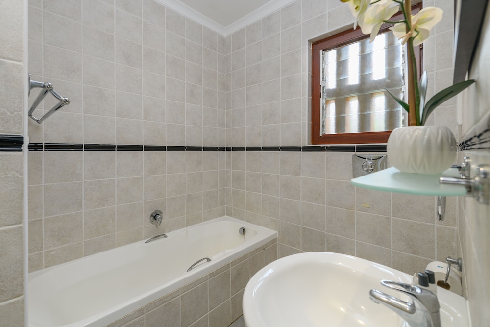 Classic Triple Room, 3 Bedrooms photo 2
