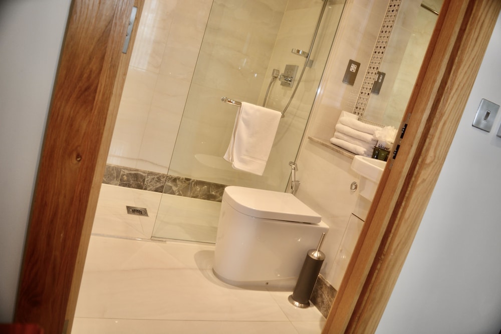 Luxury Apartment, 2 Bedrooms, Accessible photo 2