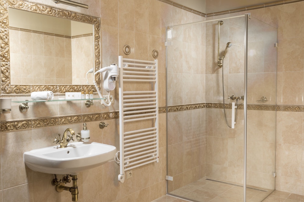 Deluxe Suite - Photo 5