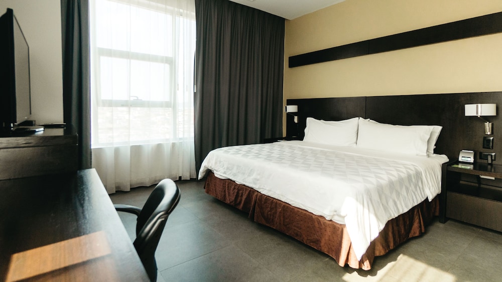 Standard Room, 1 King Bed, Club Lounge Access (Club Floor), photo 6
