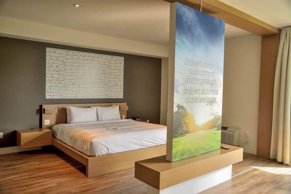 Suite, 1 Queen Bed with Sofa bed, Accessible photo 2