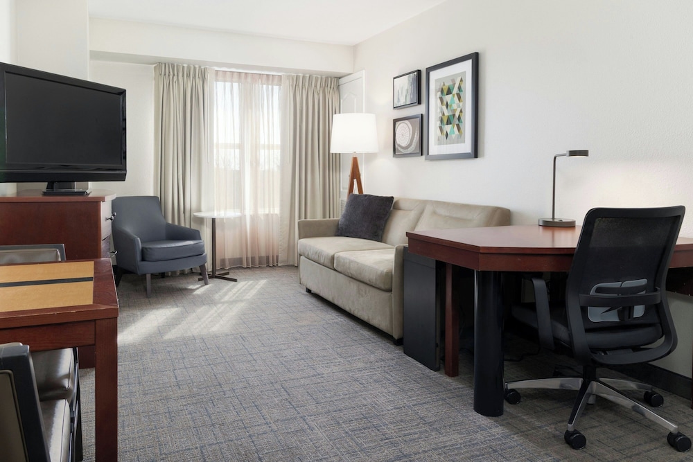 Suite, 1 Double Bed (Mobility/Hearing Access, Roll-In Shwr) - Photo 2