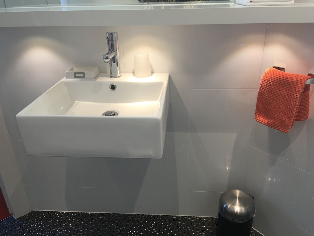Luxury Cottage, 1 King Bed, Jetted Tub photo 2