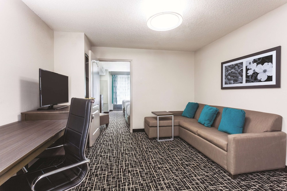 Suite, 2 Queen Beds, Non Smoking - Photo 4