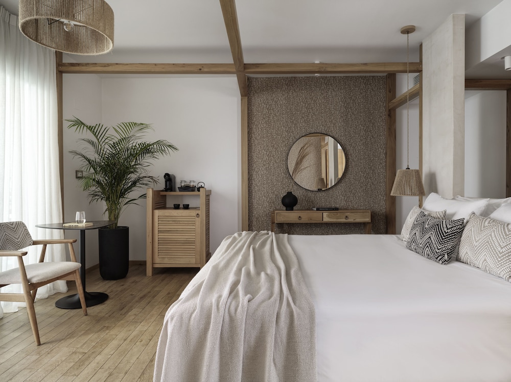 Premium Double Room, Jetted Tub, Pool View
