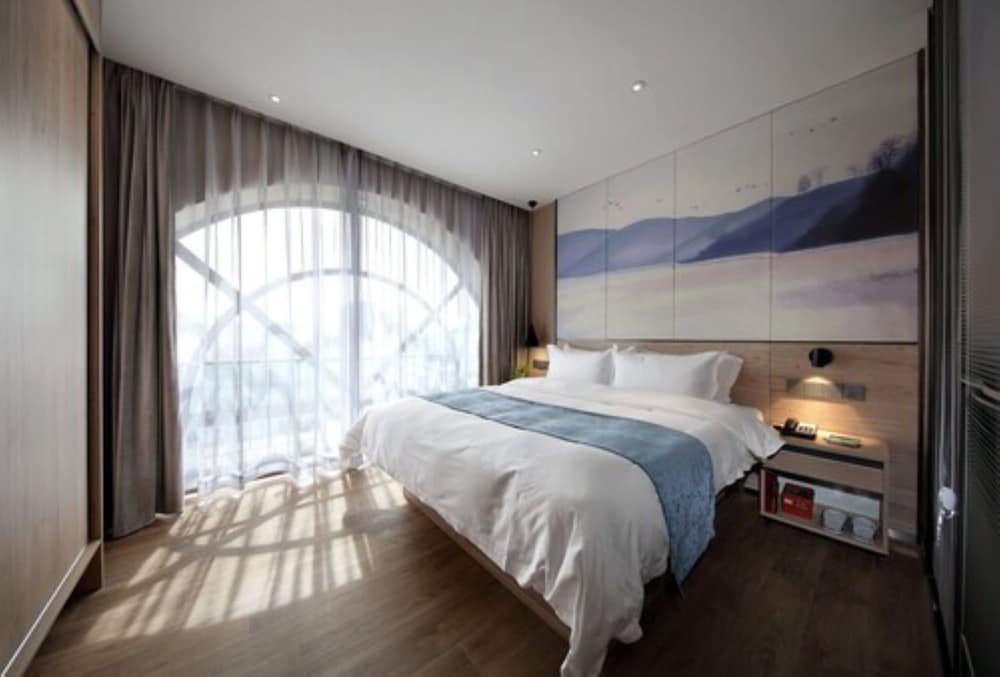 Deluxe Suite - Photo 3