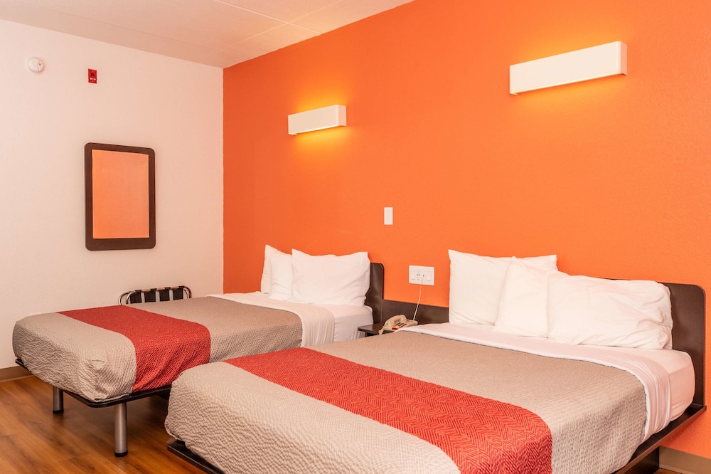 Deluxe Room, 2 Double Beds, Non Smoking, Refrigerator & Microwave - Photo 4