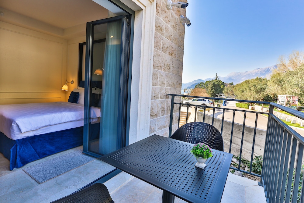 Basic Double Room, Mountain View - Photo 2