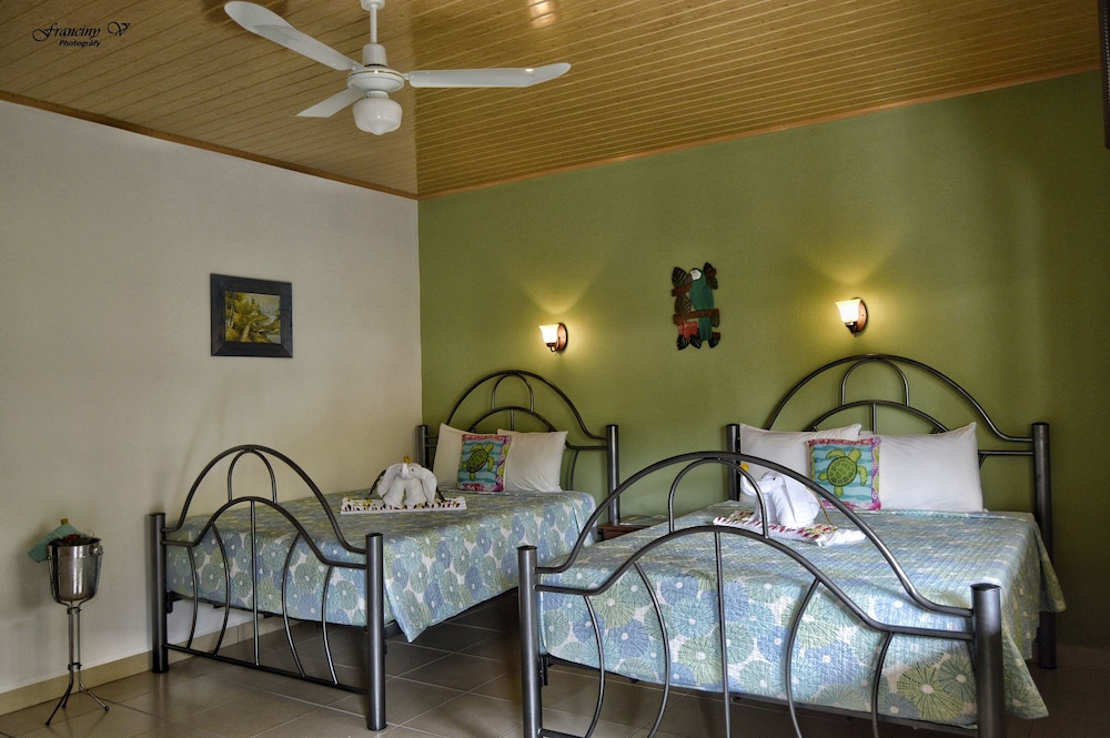Standard Quadruple Room, Multiple Beds, Accessible, Non Smoking
