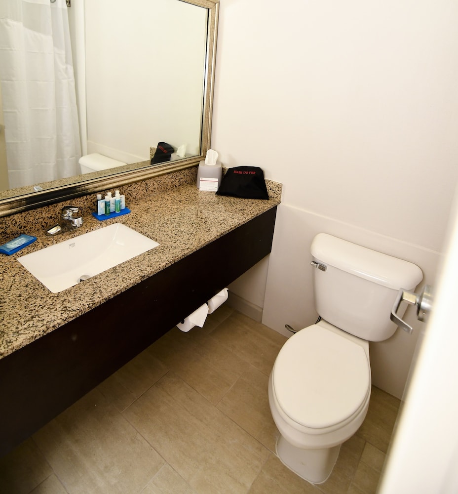 Standard Room, 2 Queen Beds - Photo 17