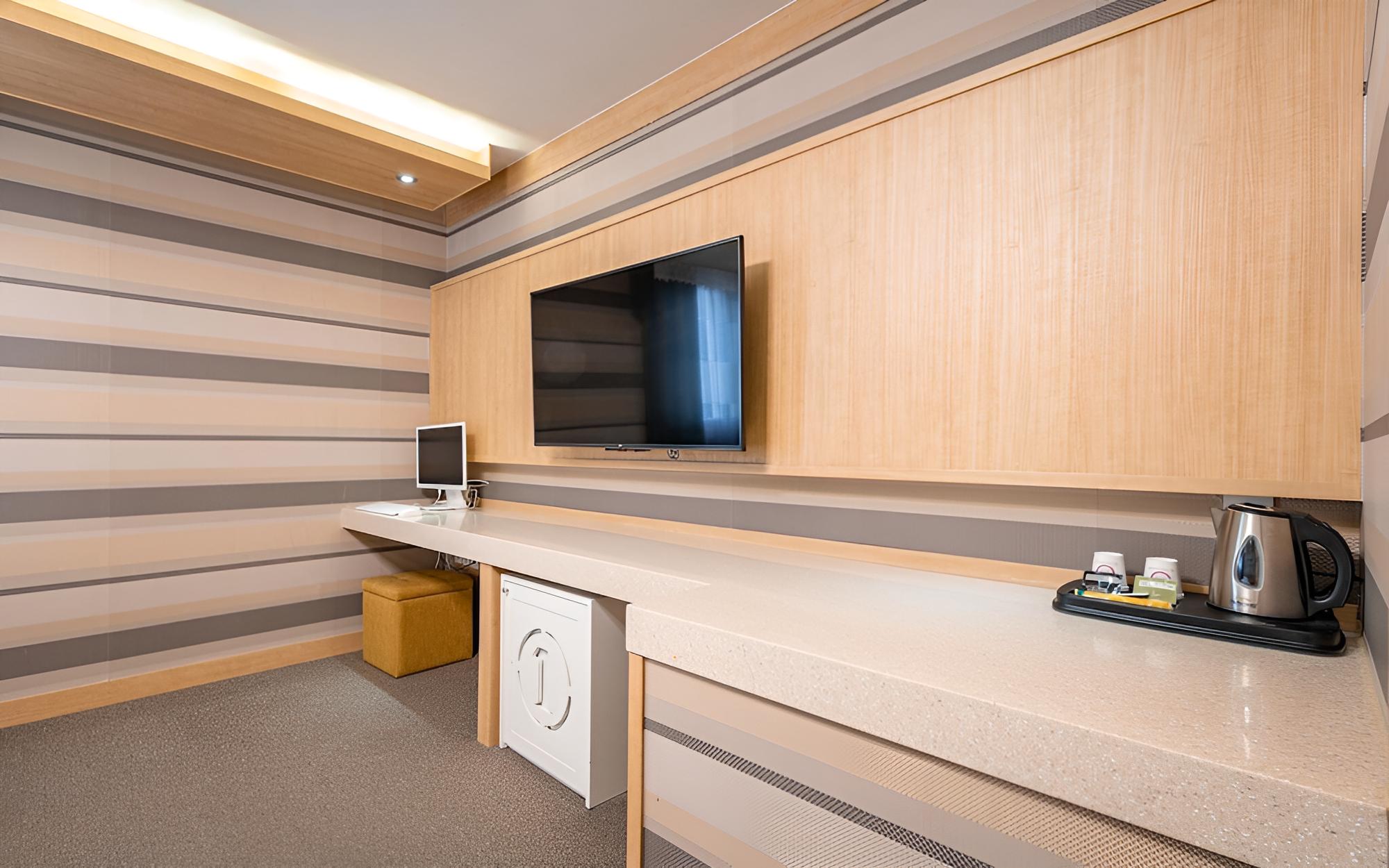 Room (Drive-in Room with Spa Bath) - Photo 3