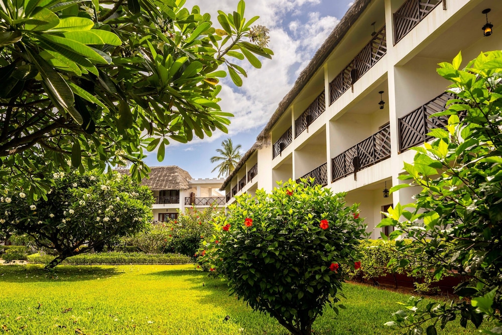 Room, 1 Queen Bed, Non Smoking, Garden View (Balcony)