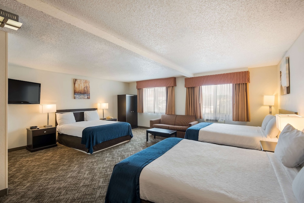 Suite, Multiple Beds, Non Smoking (with Sofabed) photo 2