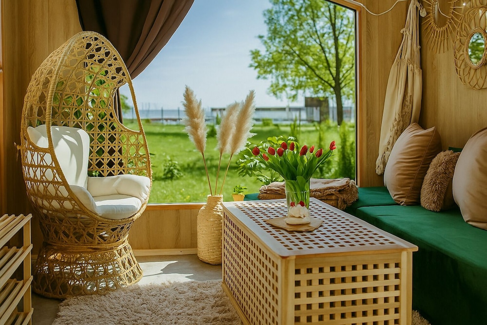 Bungalow, Lake View