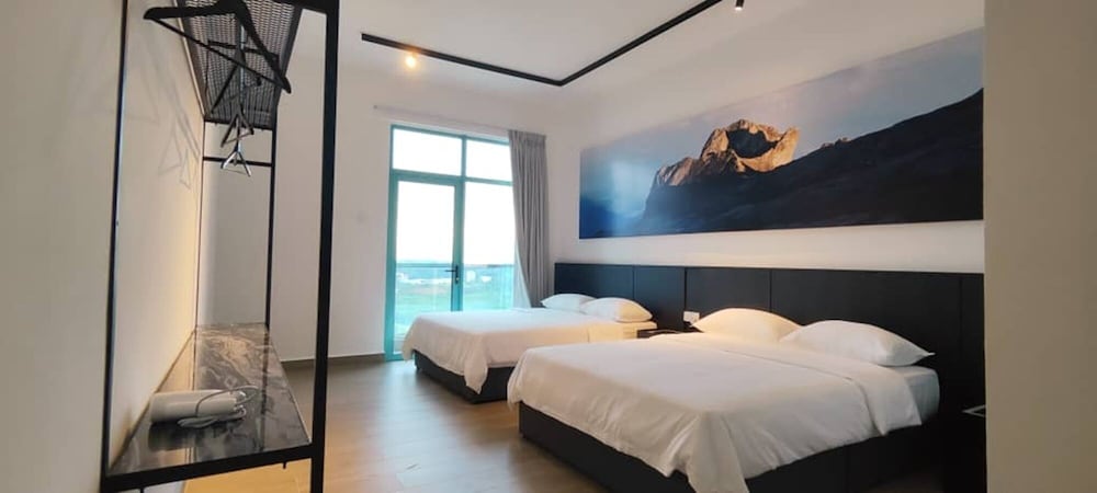 Deluxe Suite, 2 Bedrooms, Balcony, City View