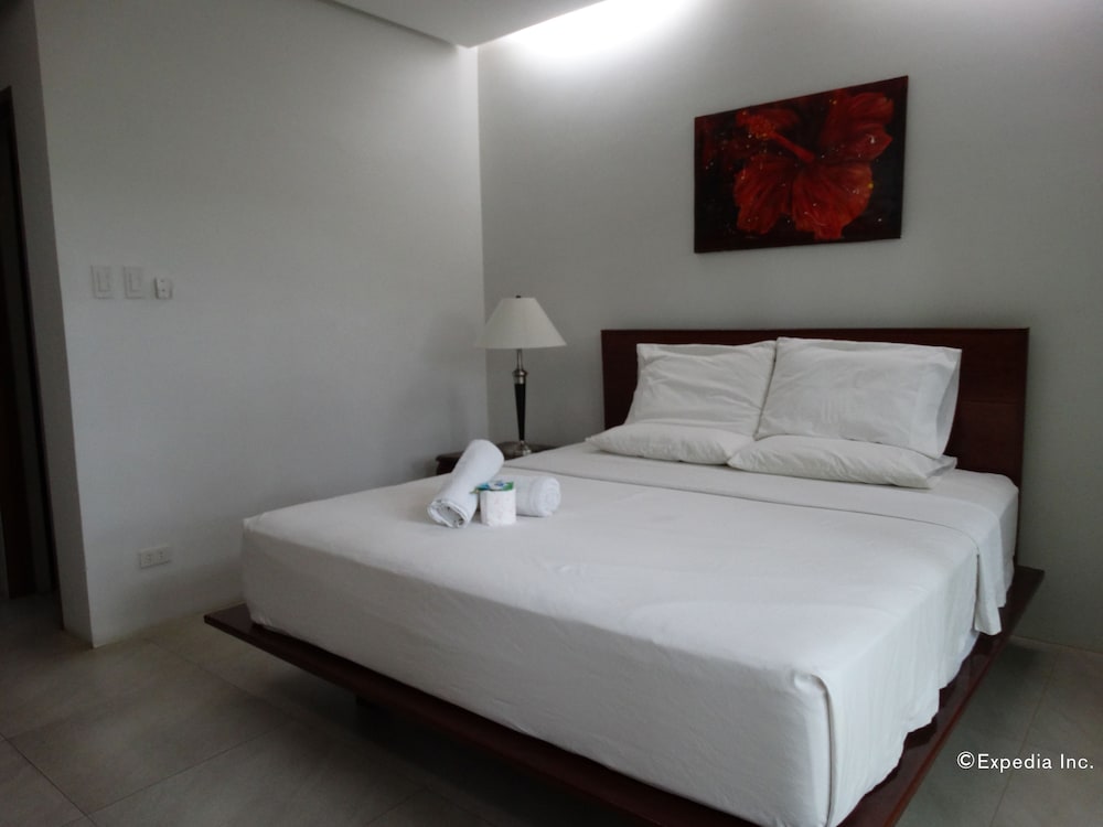 Deluxe Room, 1 King Bed photo 1
