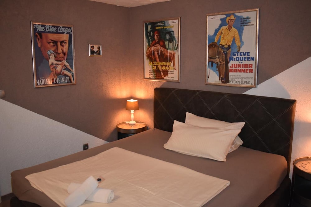 Double Room, 1 Queen Bed photo 3