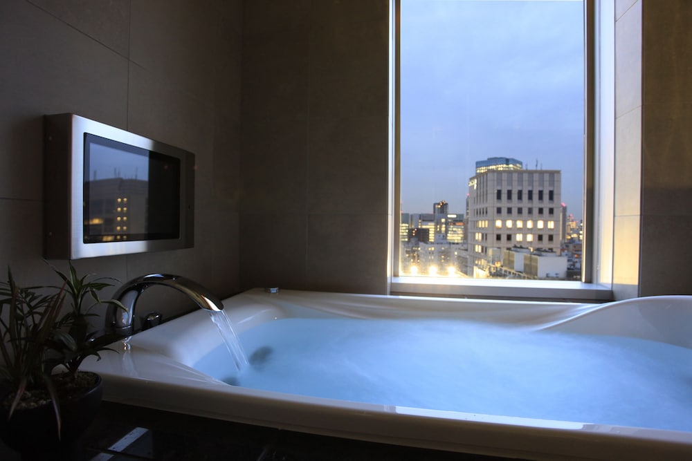 Premium Triple Room, Non Smoking, Jetted Tub (High Floor)