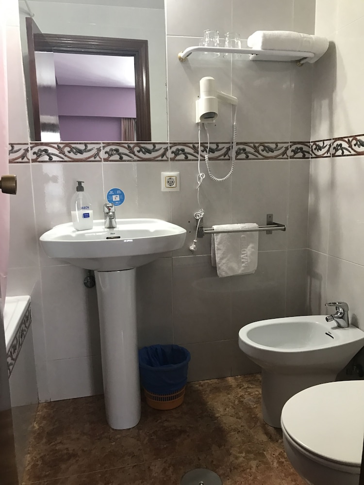 Triple Room, City View photo 3