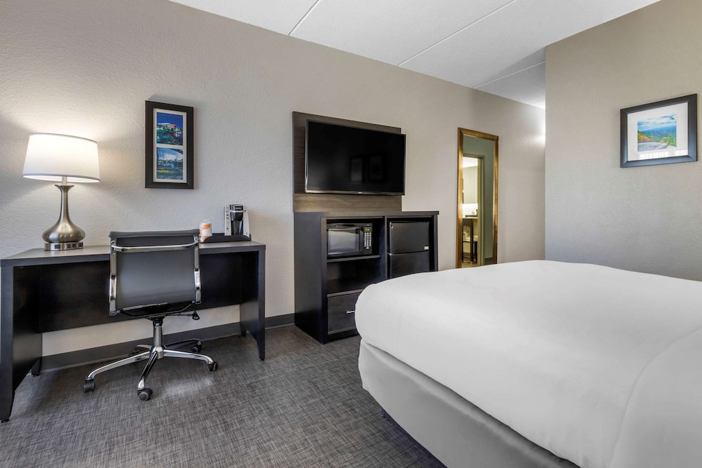 Basic Room, 1 Queen Bed, Accessible, Non Smoking - Photo 2
