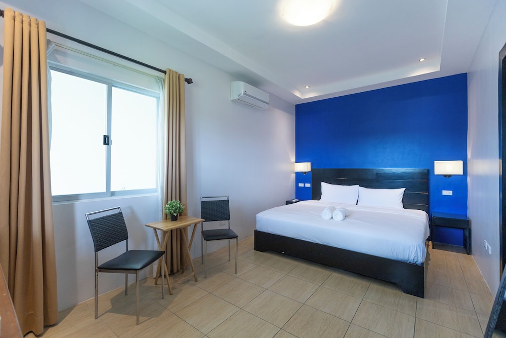 Superior Room, 1 King Bed, Non Smoking, Private Bathroom
