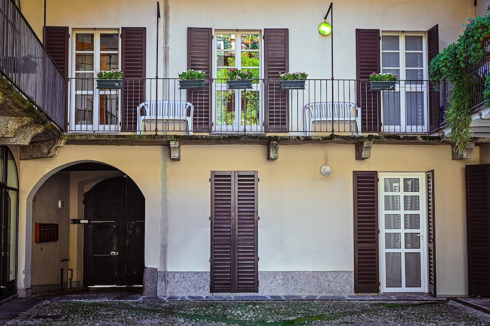 One & Only Lake View Apartment in Central Como, Photo 26