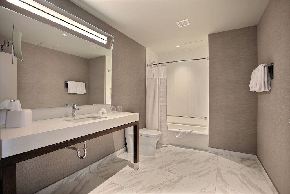 Room, 1 King Bed - Photo 3