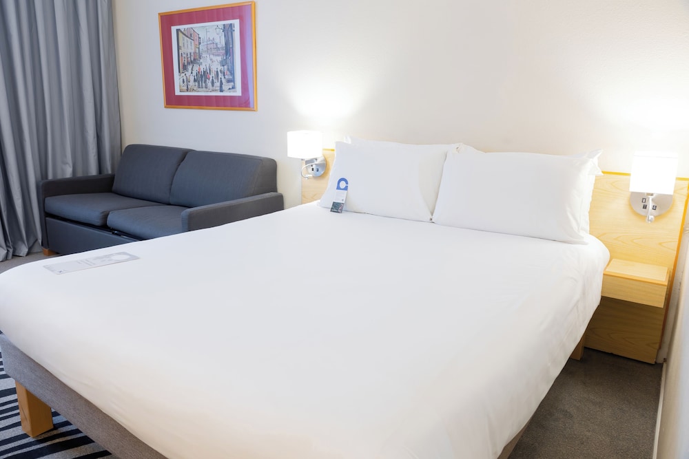 Standard Room, 1 Queen Bed, Mobility Accessible photo 2