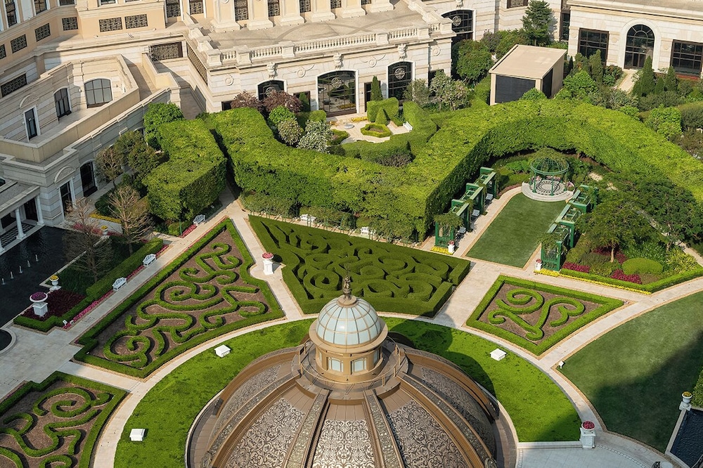 Premier Versace King (Garden View)