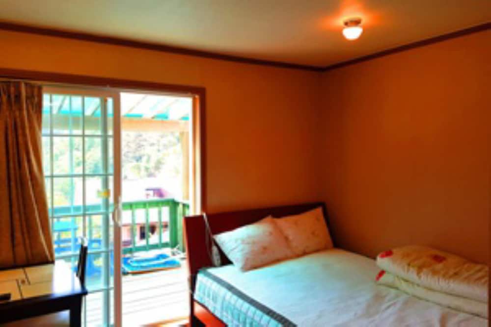 Room (Couple B) photo 3