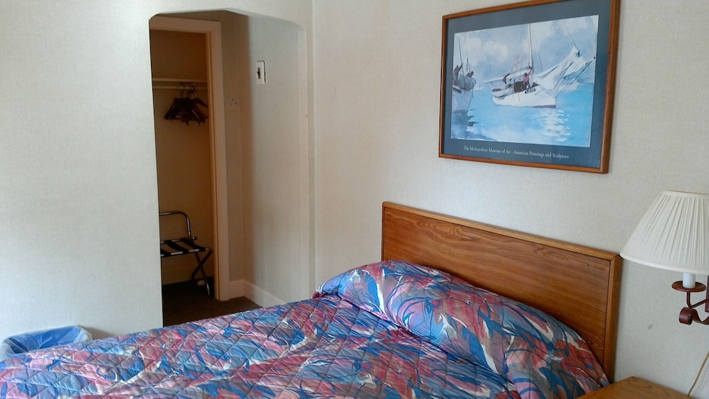 Standard Room, Multiple Beds photo 3
