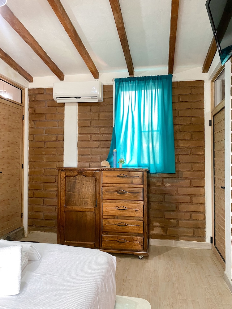 Basic Room, 1 Queen Bed photo 3