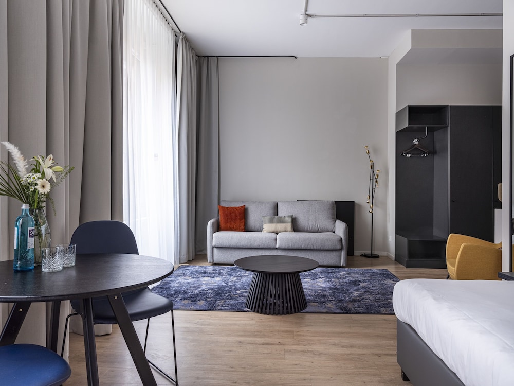 L 1 Bedroom Apartment, Sofa Bed, Stairs