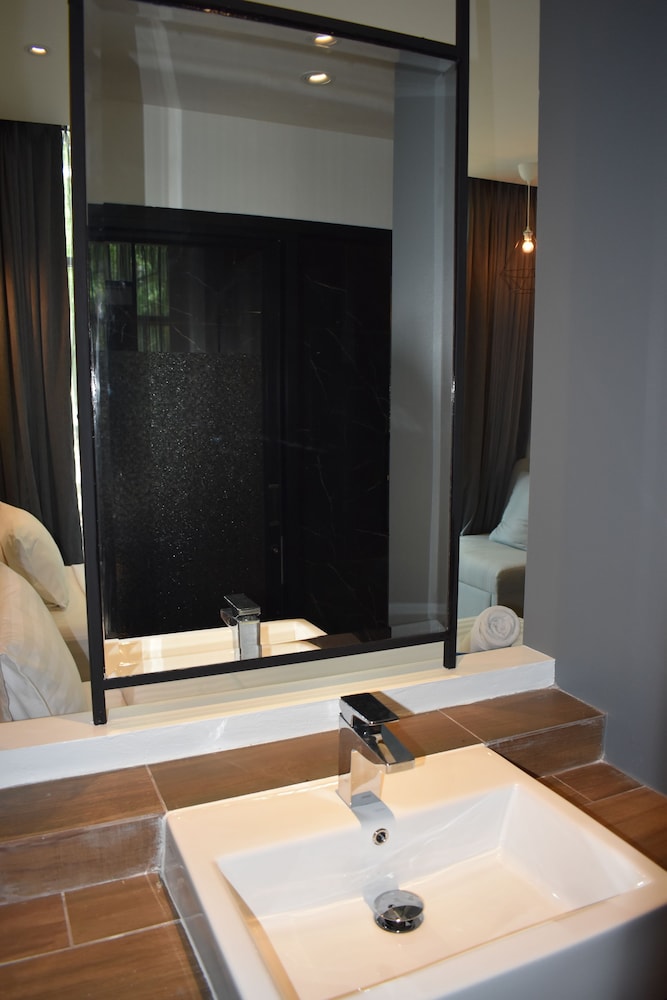 Grand Superior Room - Photo 16