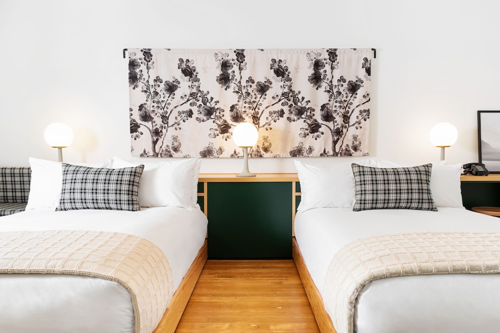 Standard Room, 2 Double Beds - Photo 1