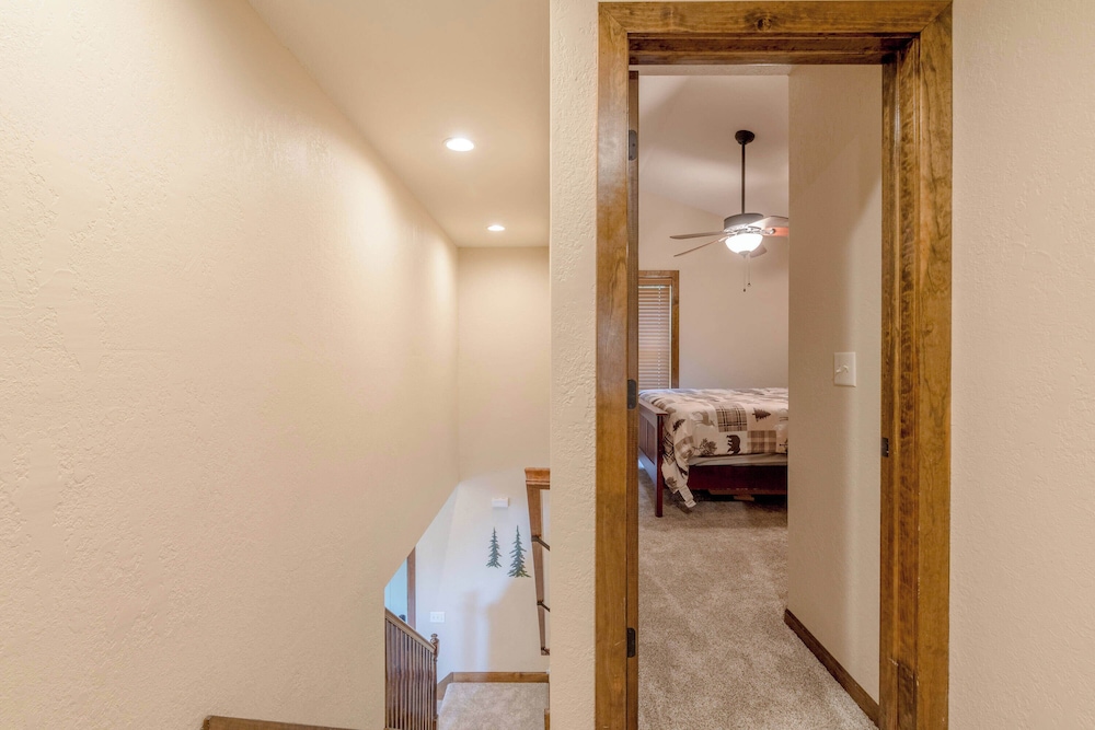 House, Multiple Beds, Patio, Garden View (Hickory Hideaway) photo 3