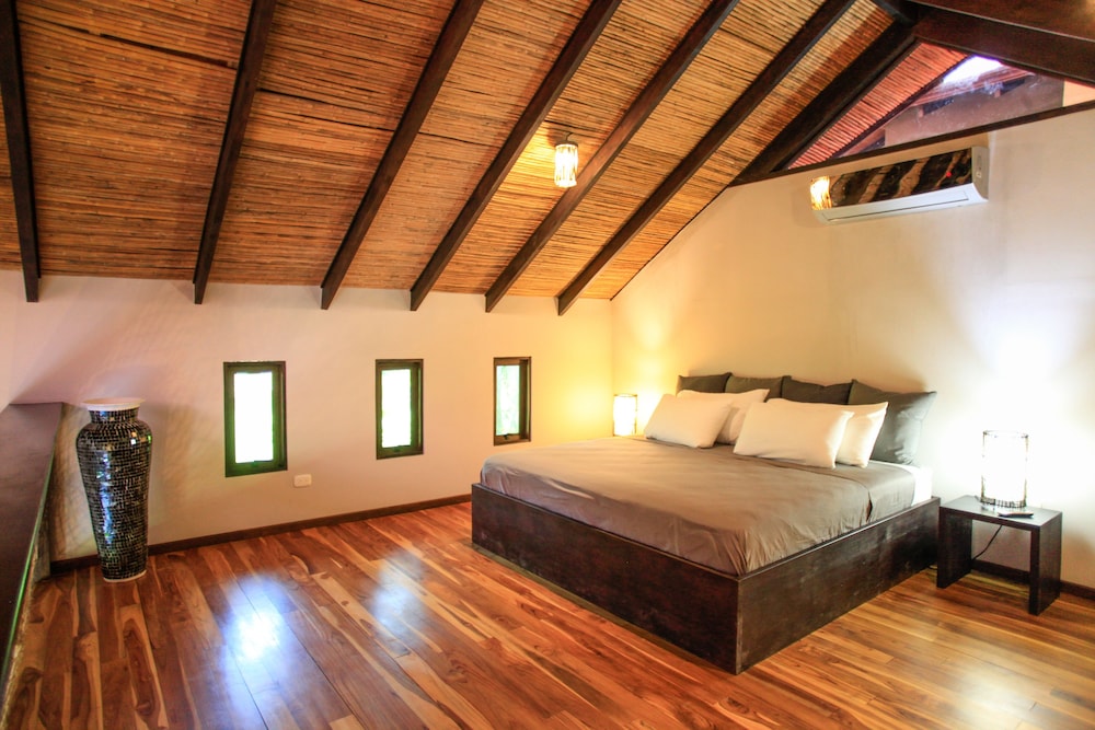 Villa, 2 Bedrooms, Kitchen, Pool View