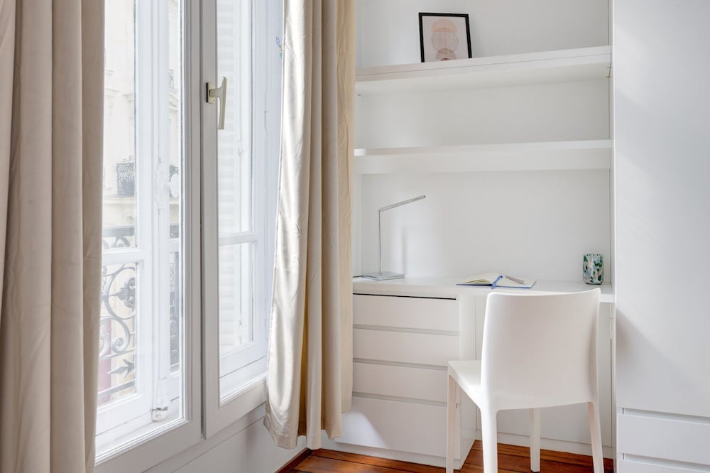 City Apartment, 3 Bedrooms, Non Smoking, Courtyard View photo 2