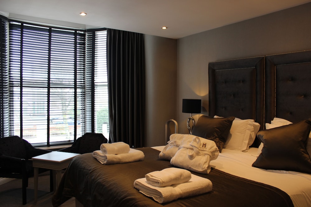 Superior Room, 1 King Bed, Non Smoking (Converts to 2 Twin Beds) - Photo 5