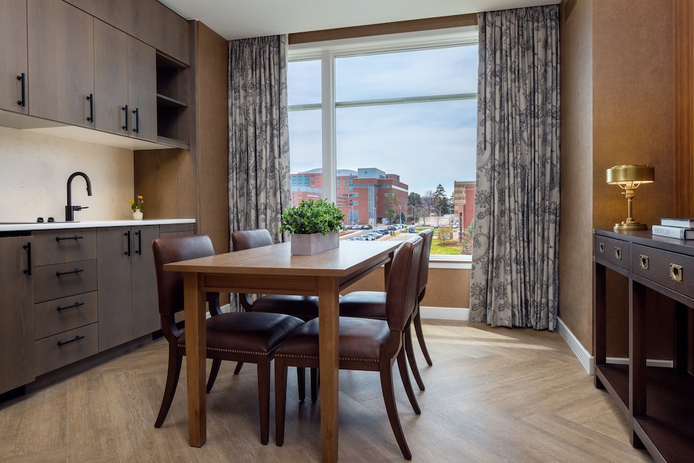Suite (Rose Garden)
