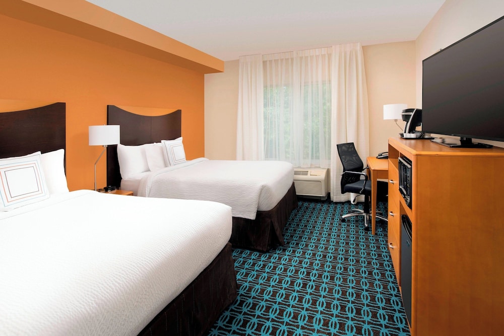 Room, 2 Queen Beds (Mobility Accessible, Roll-In Shower)
