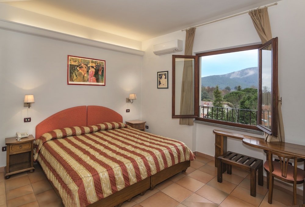 Standard Double Room - Photo 9