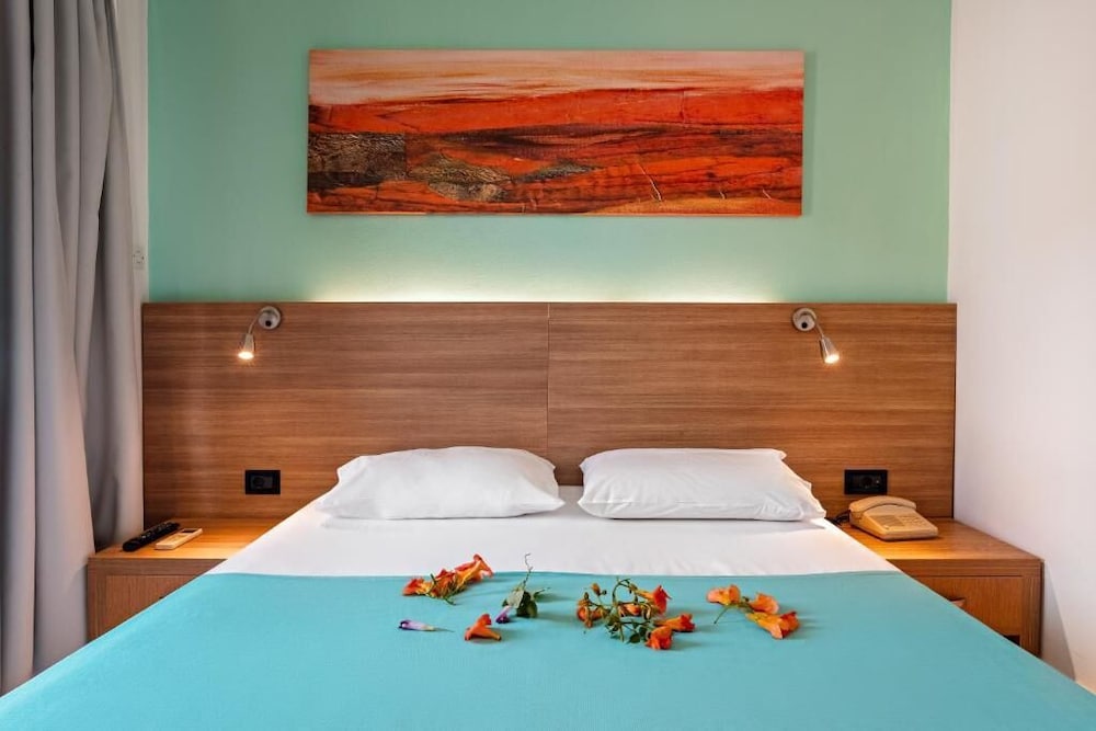 Economy Room, Mountain View