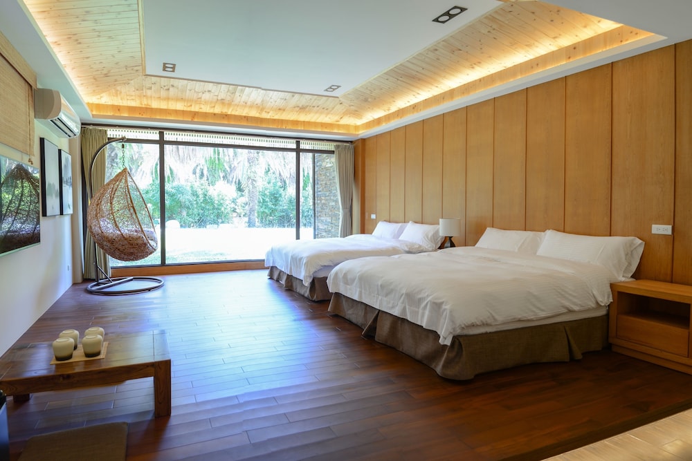 Family Quadruple Room, 2 Double Beds, Courtyard View photo 1
