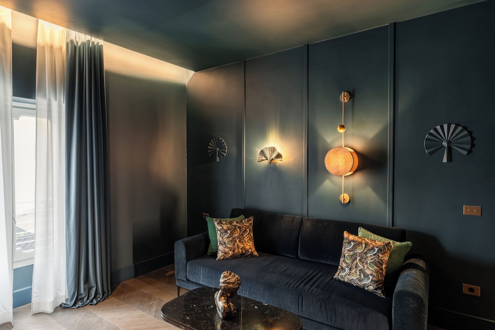 Signature Suite