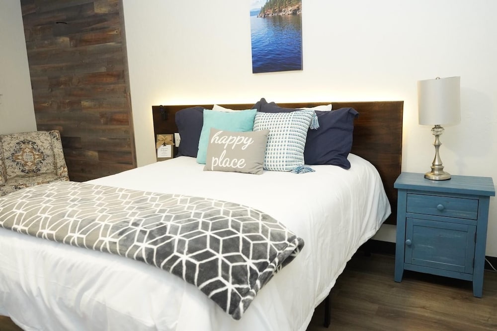 Basic Single Room, 1 Double Bed, Private Bathroom