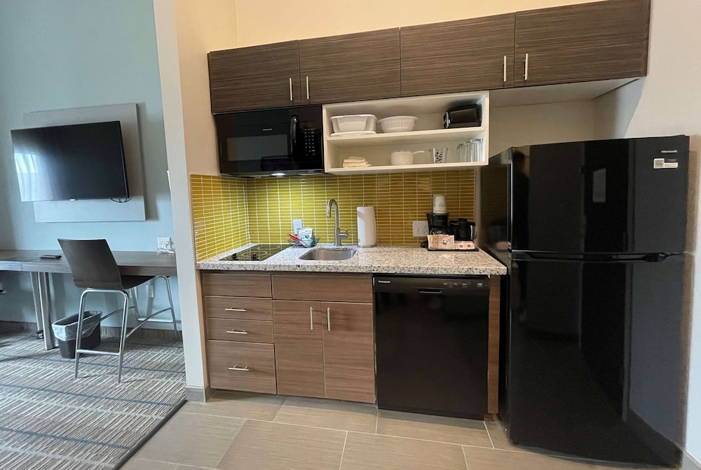 Studio Suite, 2 Queen Beds, Non Smoking (Full Kitchenette) - Photo 1