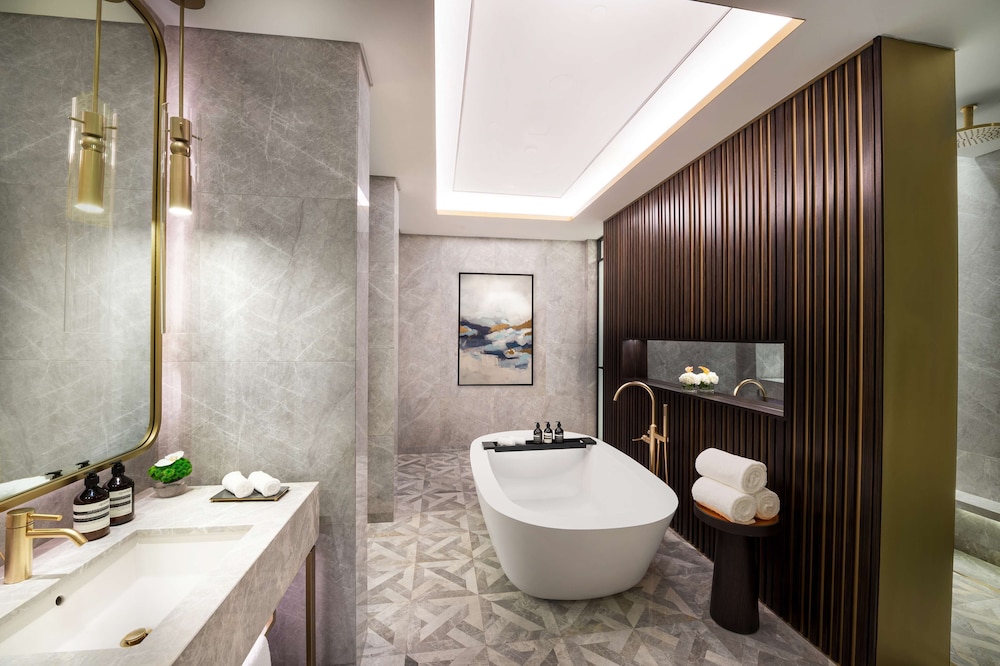 Premium Room, 2 Queen Beds - Photo 12