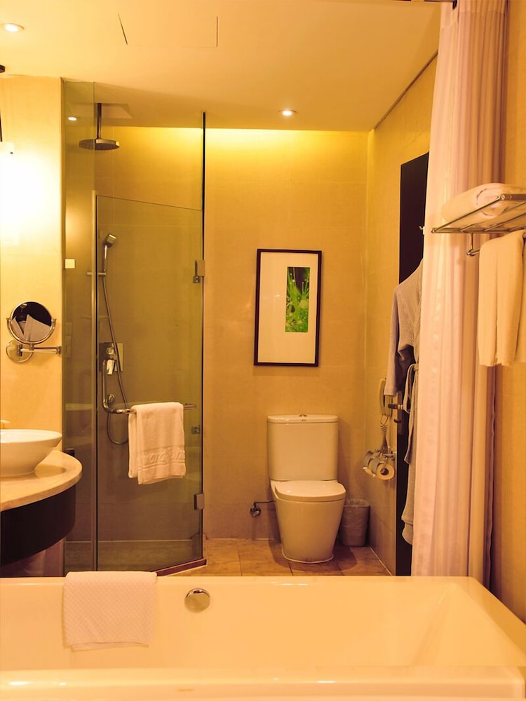 Deluxe Room, 1 King Bed, Sea View - Photo 3
